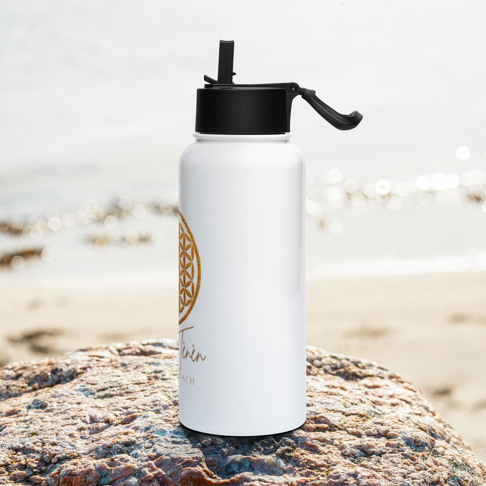 Stainless steel water bottle with a straw lid – Image 3